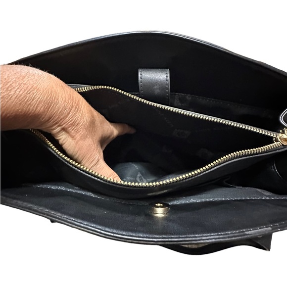 Anne Klein Black Leather Purse with Zip Closure - Picture 6 of 12